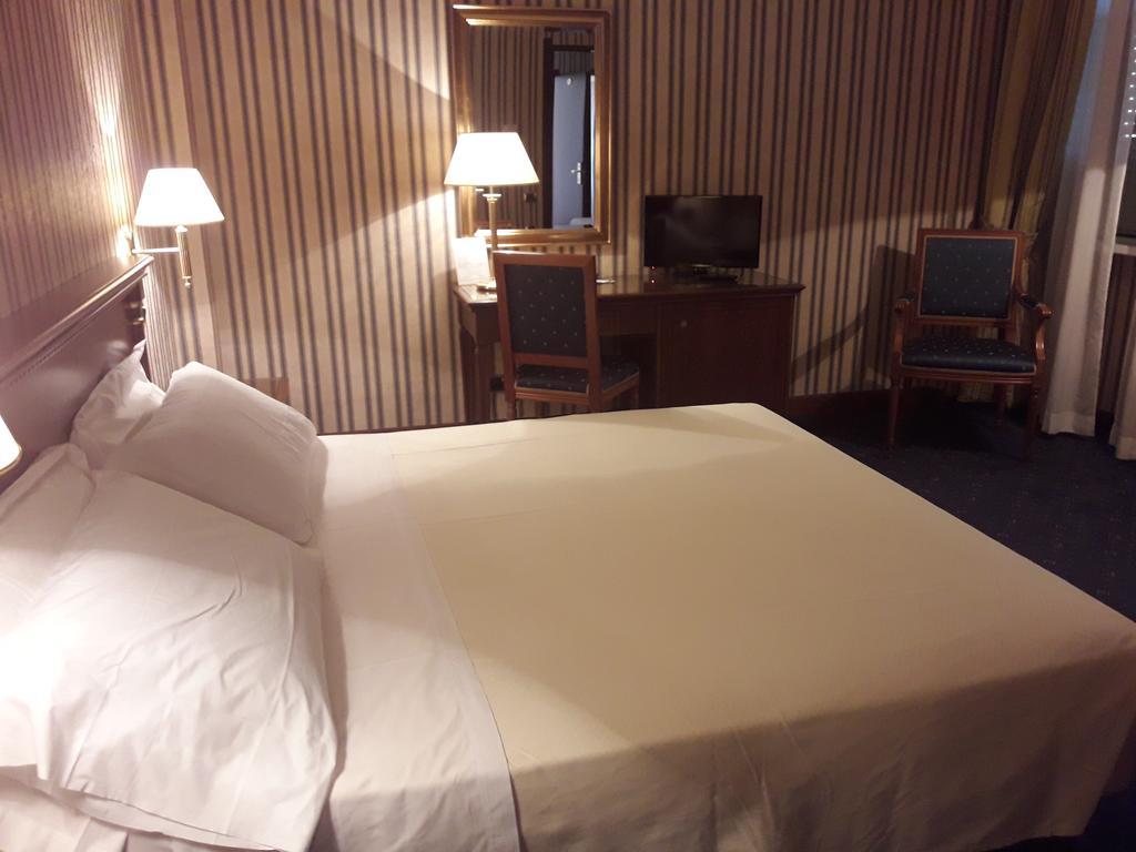 Hotel Jolly Castrovillari Kültér fotó